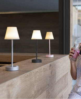 Imagen de Lámpara de Mesa LED Lola Slim 30 Battery  Imagen de Lámpara de Mesa LED Lola Slim 30 Battery