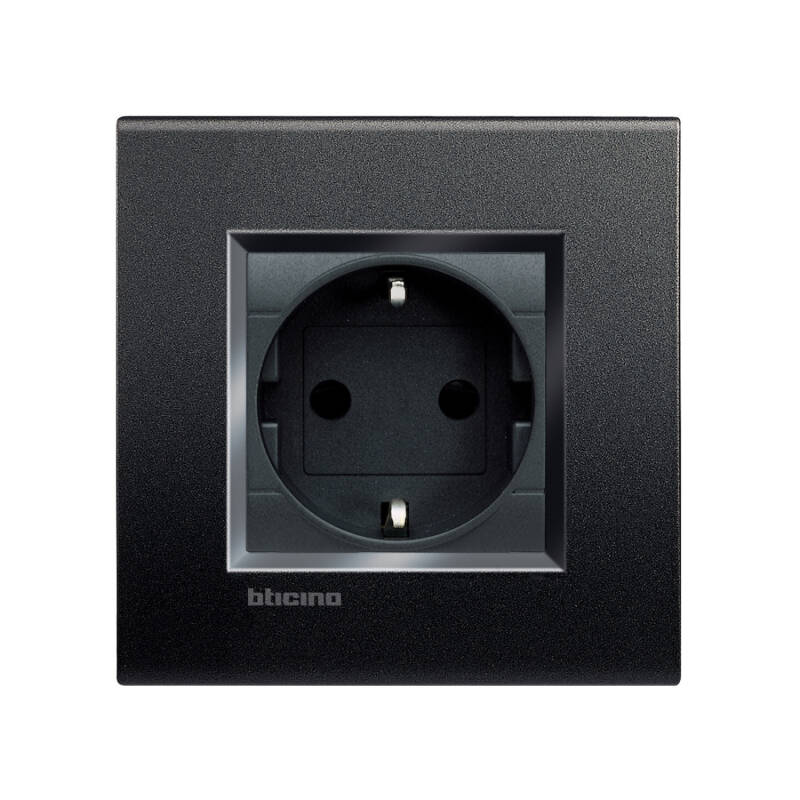 Imagen de Kit Enchufe Tipo F Schuko 2P+T 16A BTicino Living Light