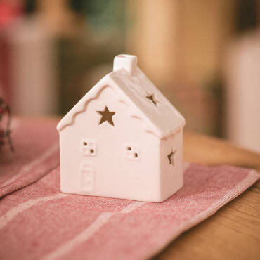 Imagen del producto Casita de Navidad LED Cerámica con Batería Bianca