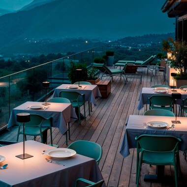 Imagen de Lámpara de Mesa LED Portátil para Exterior con Batería USB Recargable Cesc