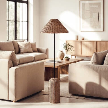 Candeeiro de Pé em Ratán Nara