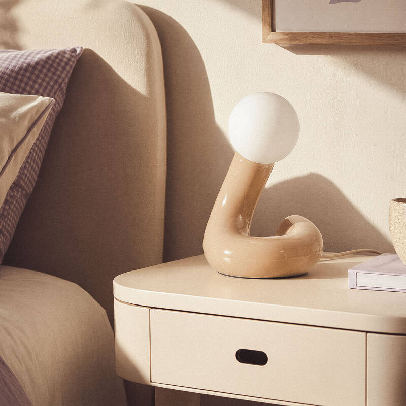 Imagem de Candeeiro de Mesa em Cerâmica Arlo Juno