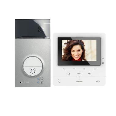 Kit Videoportero 1 Vivienda 2 Hilos con Placa LINEA 3000 y Monitor Manos Libres CLASSE 100 Conectado BTICINO 364614