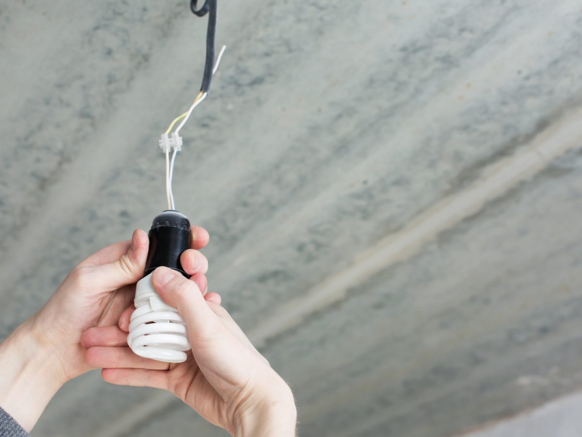 Vacío Cabaña acortar Cómo solucionar el parpadeo de una bombilla LED?