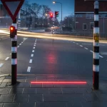 Aplicaciones de la iluminación LED en seguridad vial líneas en la acera