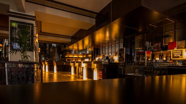 cada restaurante tem de adaptar a iluminação às suas instalações