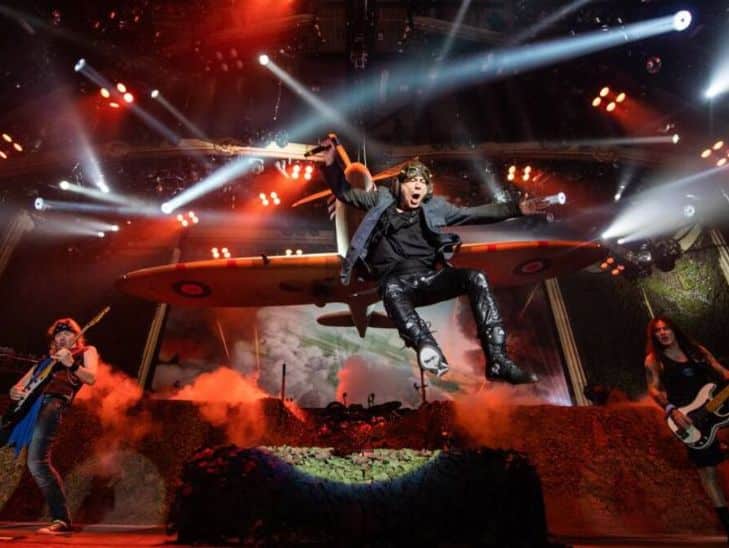 oświetlenie koncertu rockowego