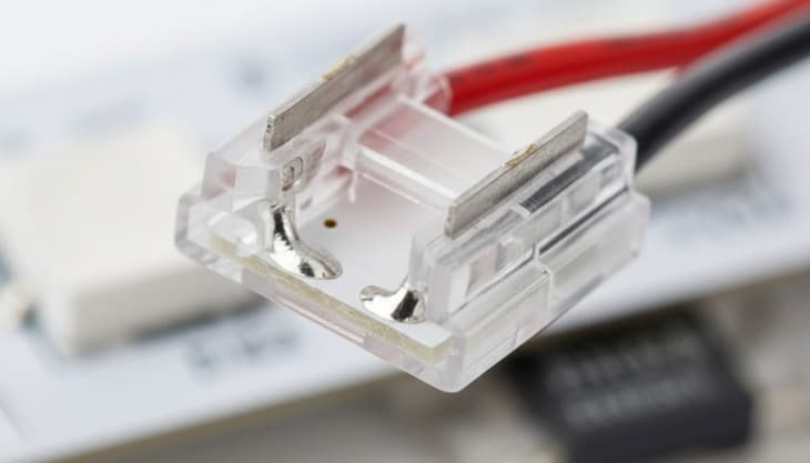 Conectores de tira LED bien insertados