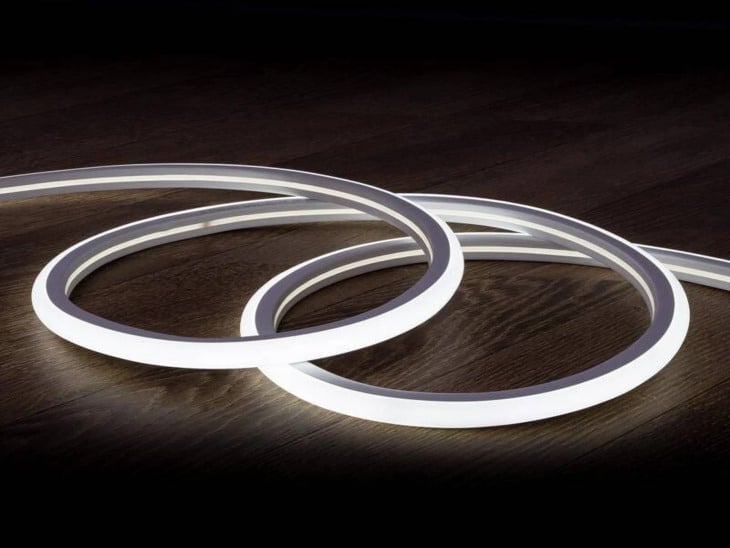 Strip LED Neon FLEX verlicht, met hoge flexibiliteit waardoor het gemakkelijk kan worden gebogen