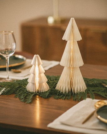 Árvores de Natal com luzes LED integradas